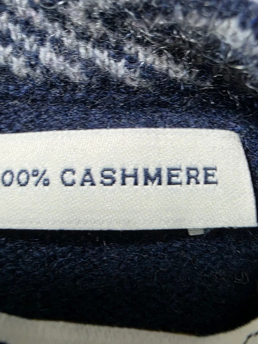 Joseph Abboud 100% Cashmere Sweater Mens L Navy Blue V Neck Quiet Luxury